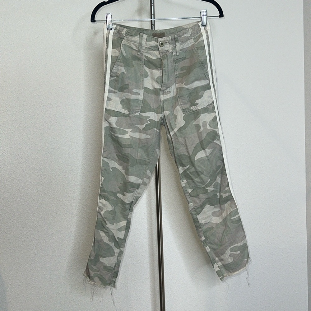 MOTHER The Shaker Chop Crop Fray in Desert Print Wash